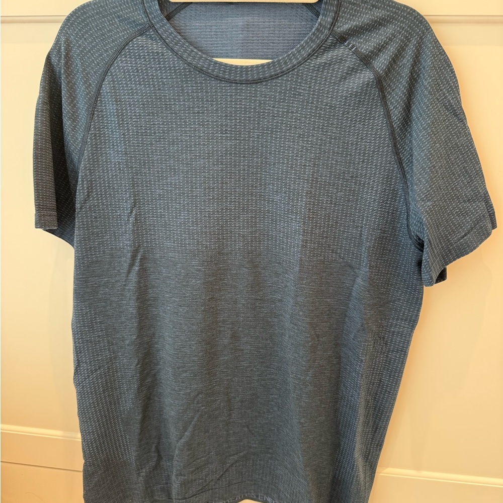 lululemon athletica Men's Textured Blue Tee
